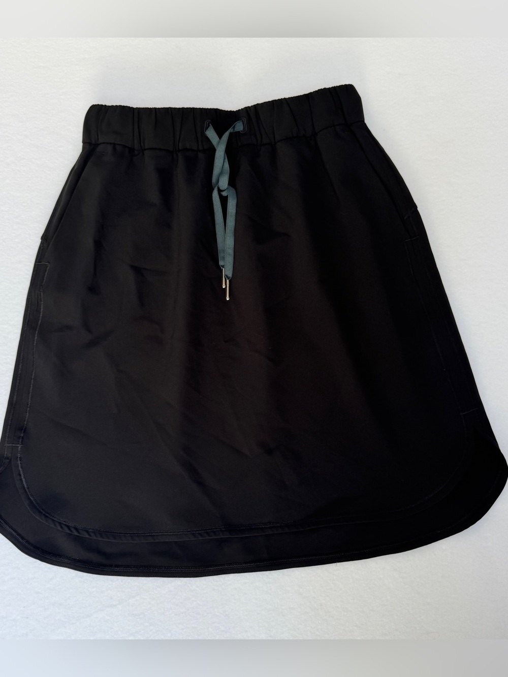 Lululemon On The Fly Skirt Woven Black Elastic Waist Athleisure Tennis Hike Sz 6